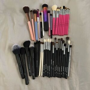 Makeup brushes